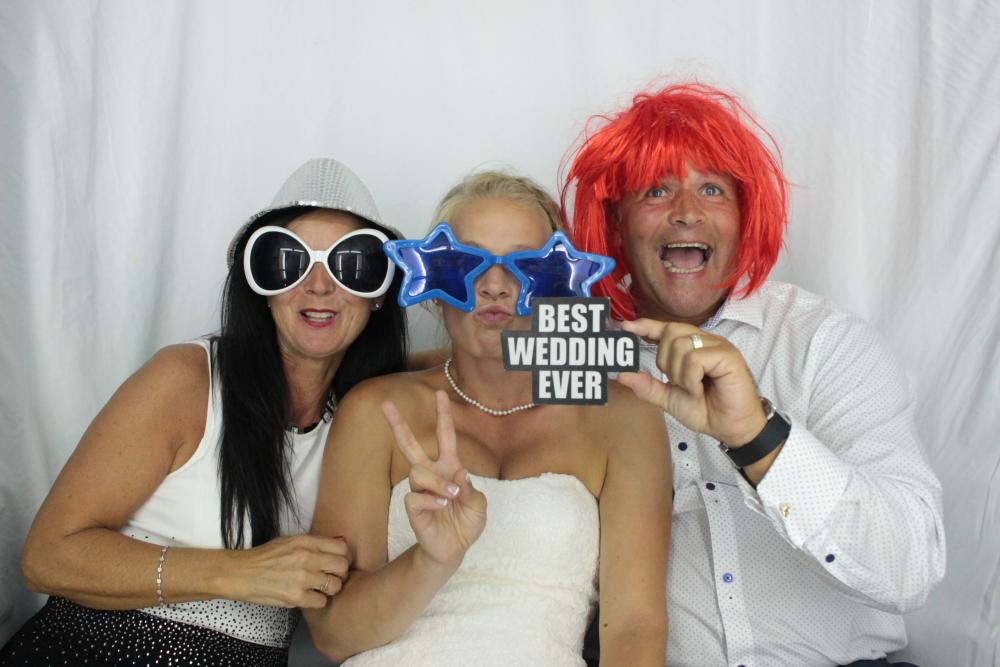 Laura & Oliver | View more photos from the event at gallery.myphotoboothexperience.co.uk/u/MyPhotoBoothExperienceLtd/Laura-Oliver